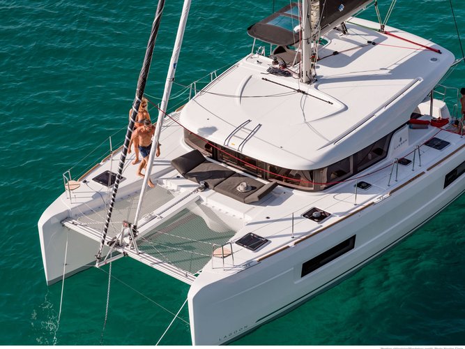 Relax and have fun on this gorgeous sailboat charter