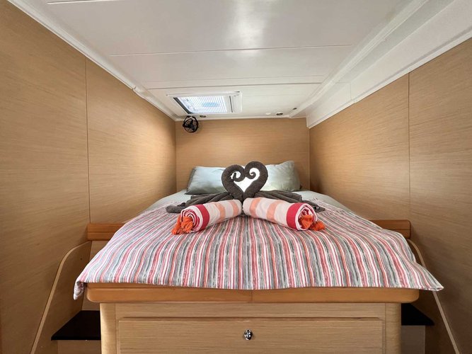 This 41.4' Lagoon cand take up to 10 passengers around Bodrum
