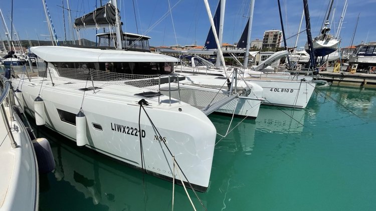 Catamaran boat rental in Marina Cala de' Medici, Italy