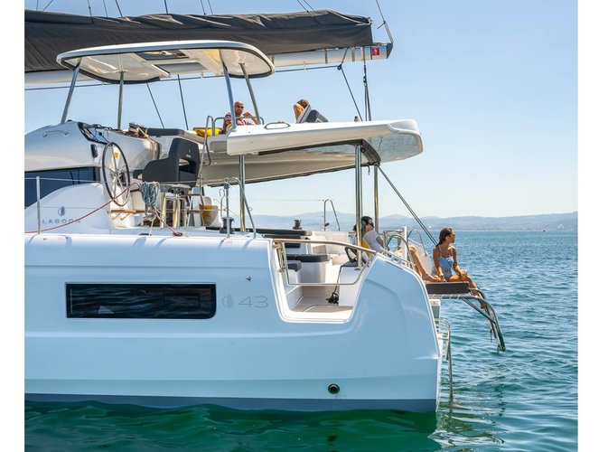 Experience Palma de Mallorca, ES on board this amazing Lagoon Lagoon 43
