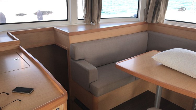 This 42.0' Lagoon cand take up to 12 passengers around St. George's