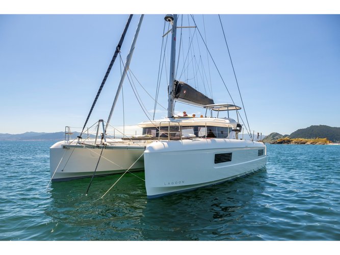 Experience Palma de Mallorca, ES on board this amazing Lagoon Lagoon 43