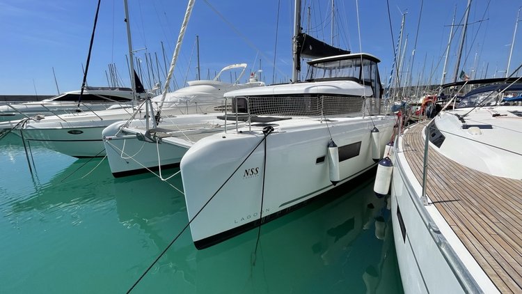 Discover Castiglioncello surroundings on this Lagoon 42 Lagoon boat