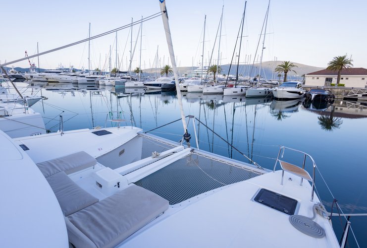 Beautiful Lagoon Lagoon 46  ideal for sailing and fun in the sun!