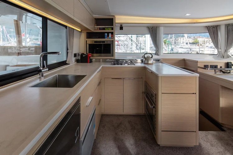 Beautiful Lagoon Lagoon 46  ideal for sailing and fun in the sun!