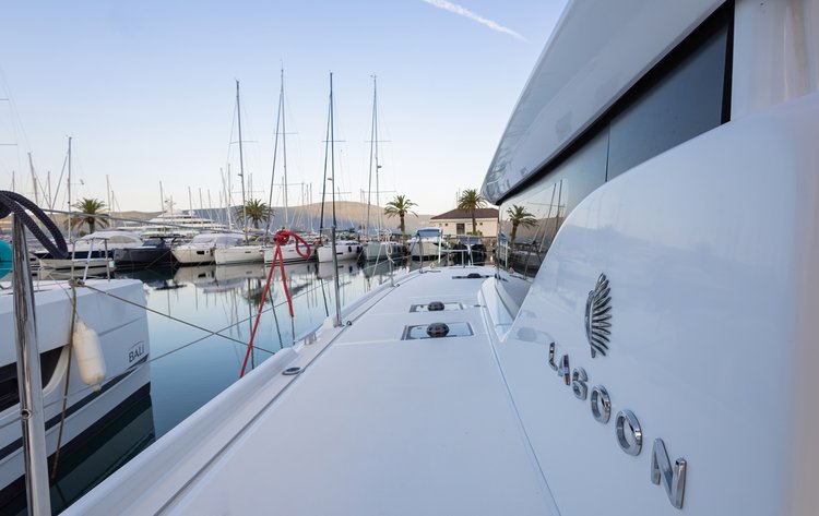 Beautiful Lagoon Lagoon 46  ideal for sailing and fun in the sun!