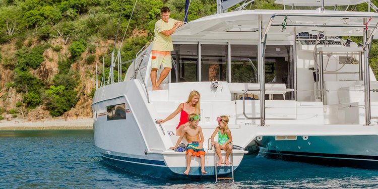 This 39.3' Leopard Catamarans cand take up to 8 passengers around St. George's