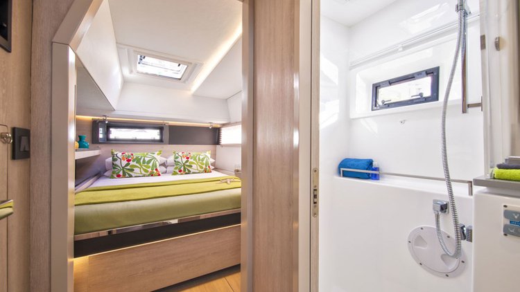 This 45.0' Leopard Catamarans cand take up to 10 passengers around Raiatea