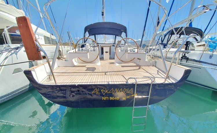 Up to 12 persons can enjoy a ride on this Monohull boat