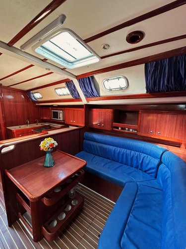 This 59.0' Ocean Yachts cand take up to 12 passengers around Athens