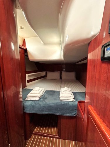 Monohull boat rental in Alimos Marina, Greece