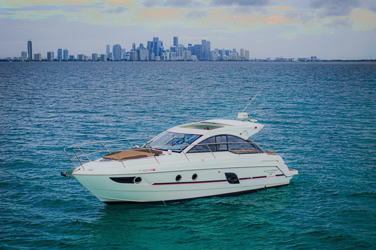 ⭐ Cruise & Save – 1 Free Hour from Monday to Thursday! book your Gran Turismo today.