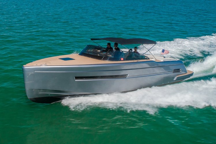 Deal of the Week! Luxurious Canard 36 ft for Rent in Miami, Florida.