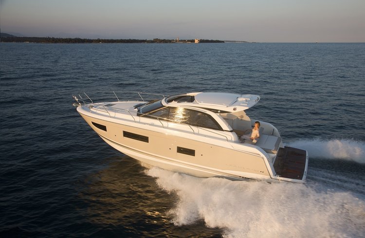 Experience Istra, HR on board this amazing Jeanneau Leader 40