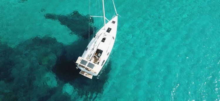 Cruise in Luxury : Your Yacht Awaits!