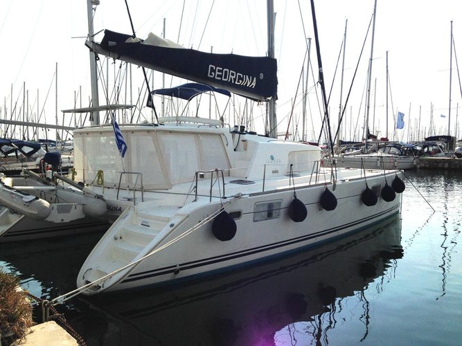 Climb aboard this Lagoon-Bénéteau Lagoon 440 - 6 cab. for an unforgettable experience