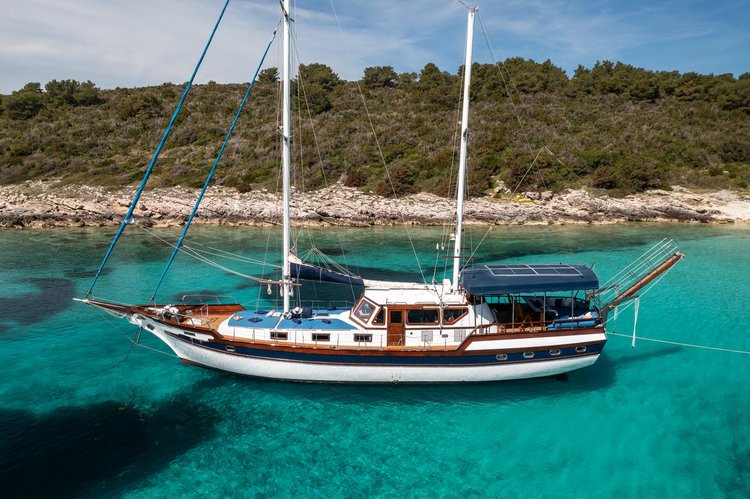 Have fun in the sun on this sailboat charter