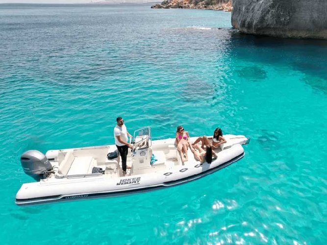 Beautiful motor boat for rent, ideal for fun in the sun
