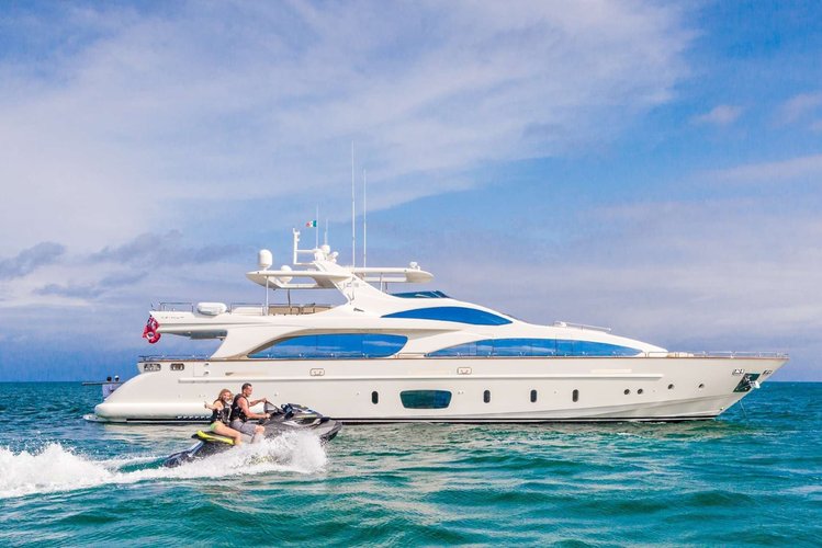 Last Minute Deal! Azimut 105 ft Yacht for Rent in Miami, Florida.