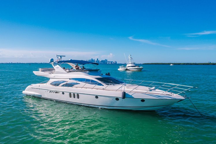 1 Free Hour ! Azimut 65' Yacht ( Free Hour - Monday to Thursday)