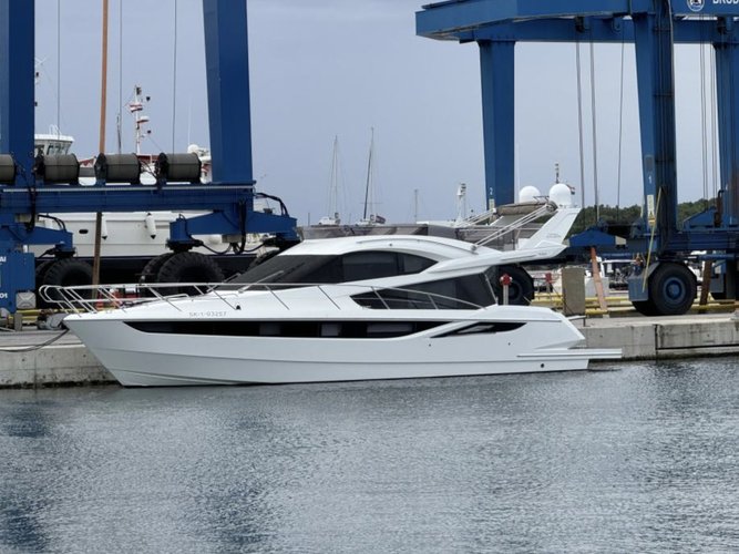 Enjoy Pula, HR to the fullest on our comfortable Galeon Galeon 420 Fly