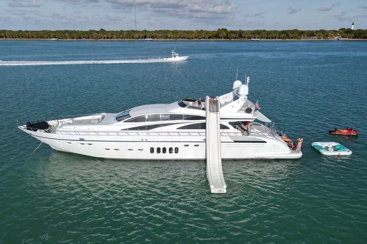 Deal of the Week! Leopard 105 ft Yacht for Rent in Miami, Florida.
