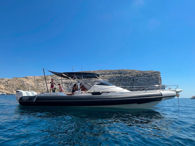 Climb aboard this Nuova Jolly Nuova Jolly Prince 38 Sport Cabin for an unforgettable experience