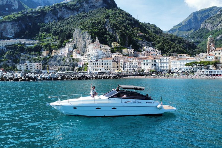 Amalfi coast or Capri boat experience by sea