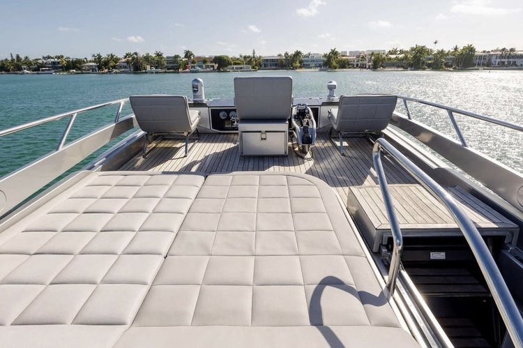 This 82.0' Pershing cand take up to 13 passengers around Miami Beach