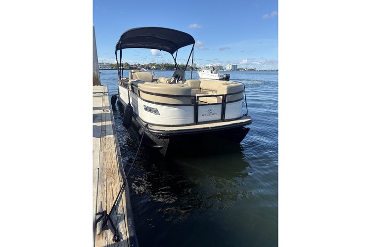 Spacious 23ft Pontoon- Perfect for Relaxing Cruises & Fun on the Water