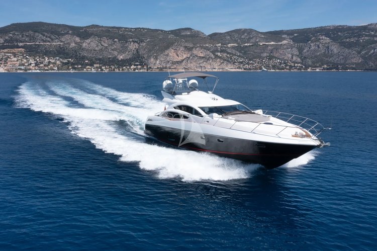 Step on board this amazing Sunseeker 74 in France!!