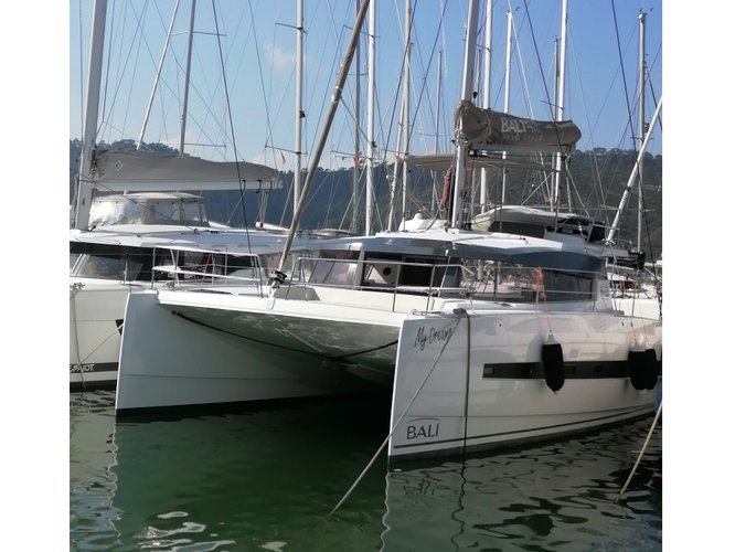 Beautiful Bali Catamarans Bali 4.1 ideal for sailing and fun in the sun!