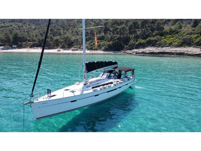 Relax and have fun on this gorgeous sailboat charter