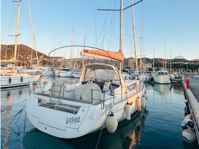 Get on the water and enjoy Bocca di Magra in style on our Beneteau Oceanis 41