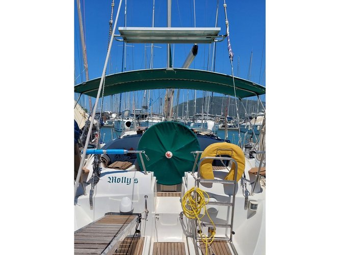 Explore Lefkada on this beautiful sailboat for rent