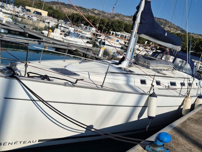 Relax on board our sailboat charter in Leuca