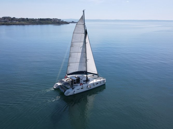 Take this Fountaine Pajot Lavezzi 40 for a spin!