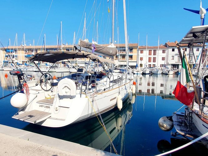 Enjoy Baška Voda, HR to the fullest on our comfortable Jeanneau Sun Odyssey 439