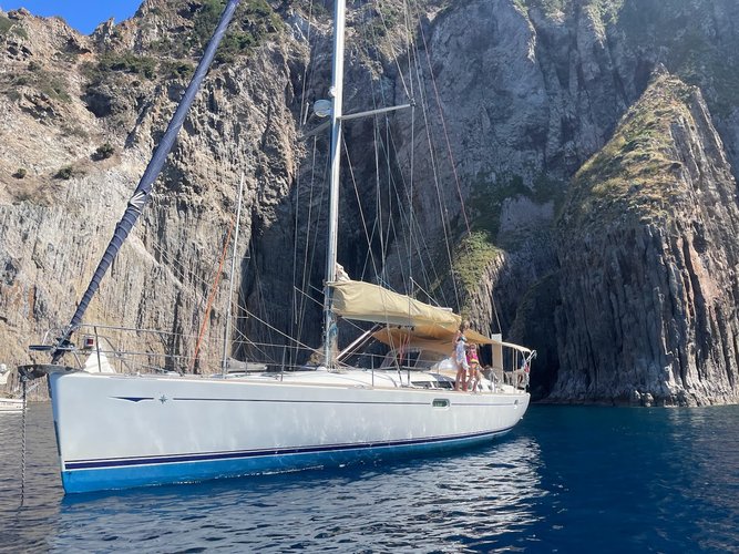 Beautiful Jeanneau Sun Odyssey 49 ideal for sailing and fun in the sun!