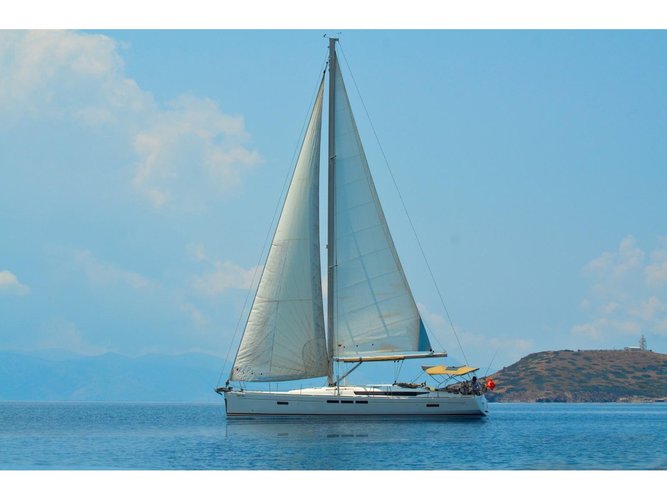 Jump aboard this beautiful Jeanneau Sun Odyssey 509