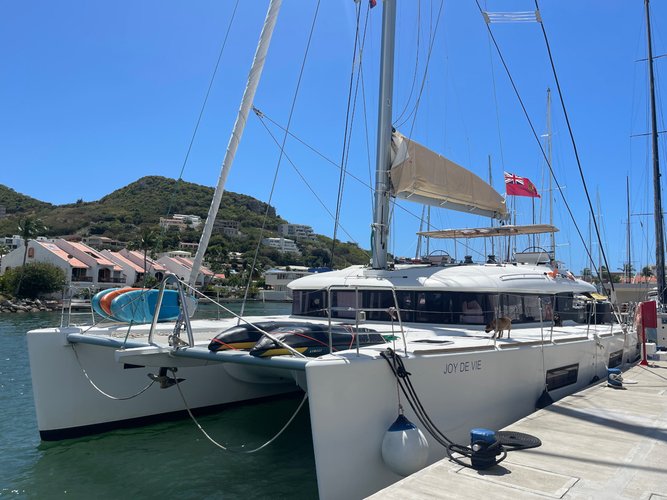 Relax on board our sailboat charter in St. Maarten - Philipsburg
