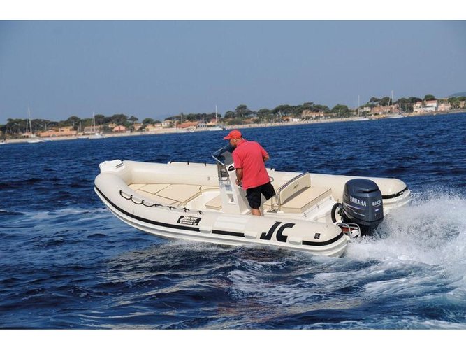 All you need to do is relax and have fun aboard the  Joker Clubman 19