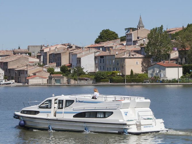 Cruise in style on this beautiful motor boat rental