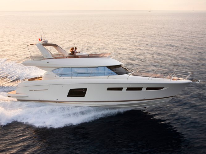 The perfect boat charter to enjoy MV in style
