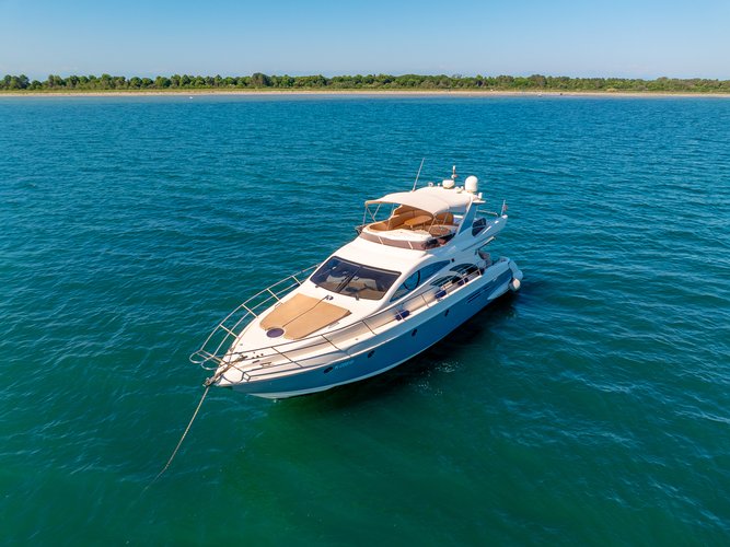 This motor boat charter is perfect to enjoy Lignano Sabbiadoro