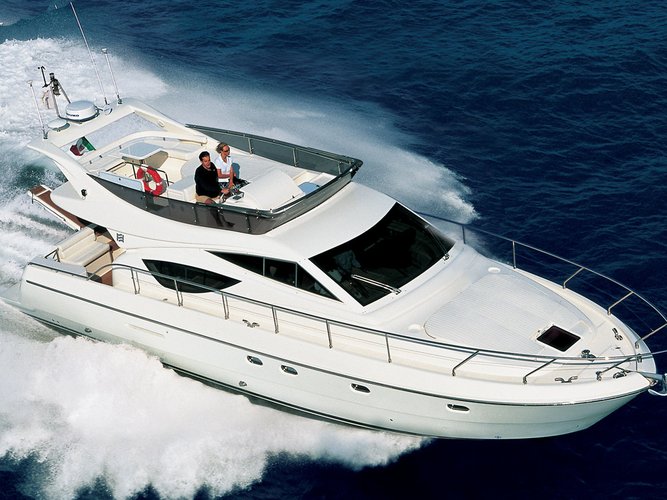 Beautiful motor boat for rent, ideal for fun in the sun