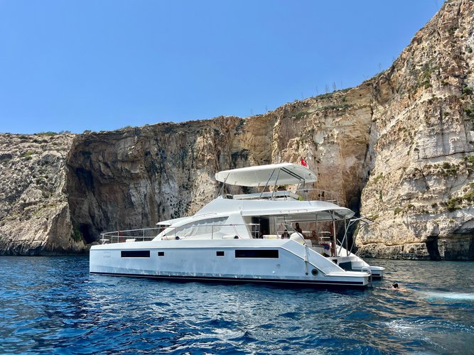 This motor boat charter is perfect to enjoy Ta' Xbiex