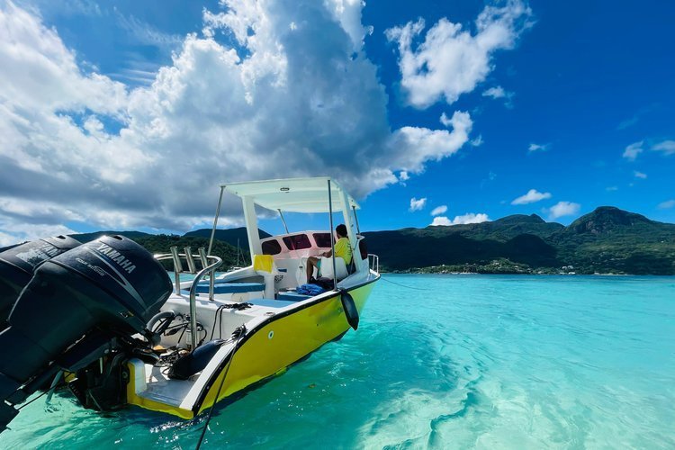 Explore the seychelles by sea with Us