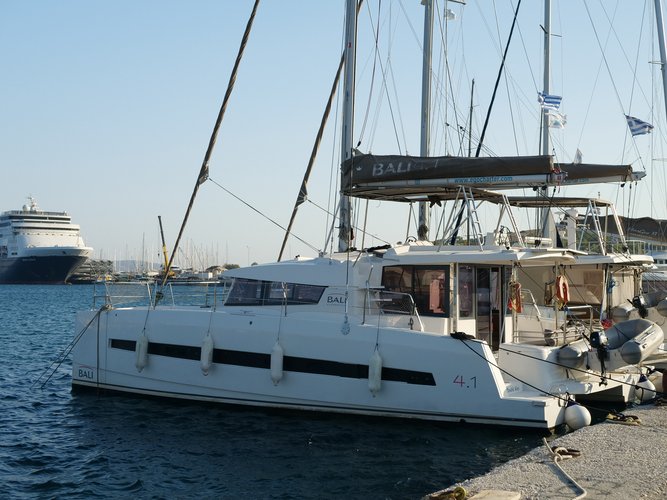 Beautiful sailboat for rent, ideal for fun in the sun