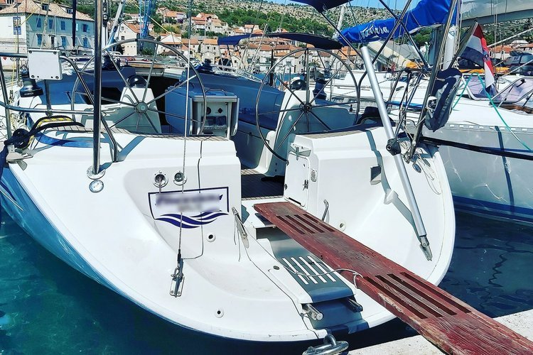 Winter Boat Apartment – Cold Sea Dips & Sailboat Sauna